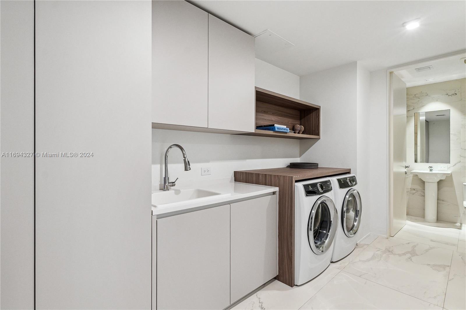 ONE THOUSAND MUSEUM CONDO - Residential