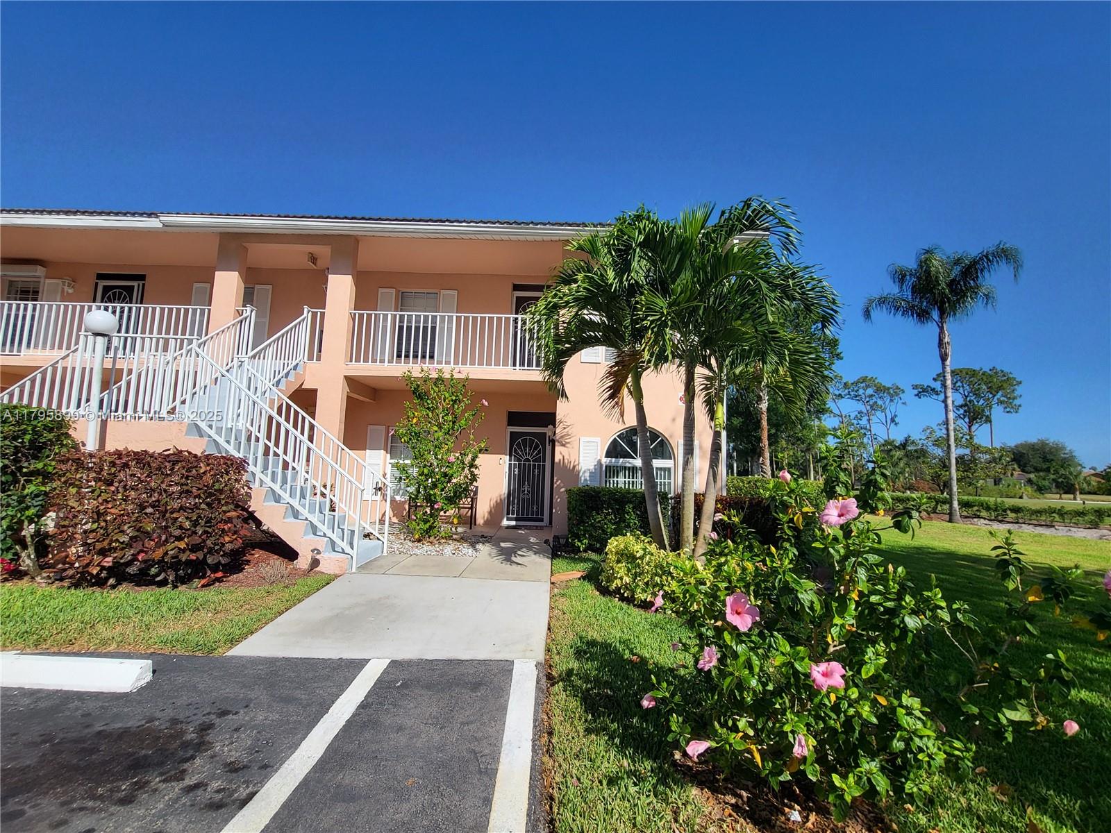 575 Augusta Boulevard 8, Naples, Collier County, Florida - 3 Bedrooms  
2 Bathrooms - 