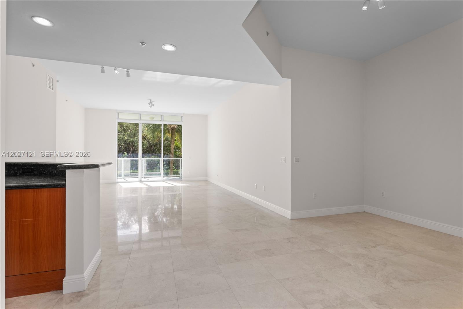 THE OAKS I CONDO - Residential