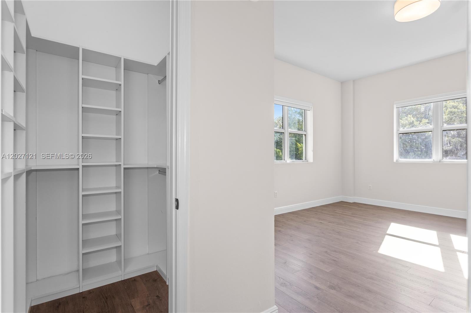 THE OAKS I CONDO - Residential
