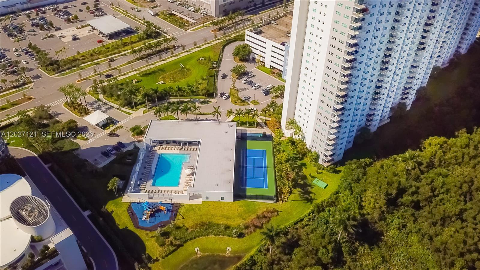 THE OAKS I CONDO - Residential