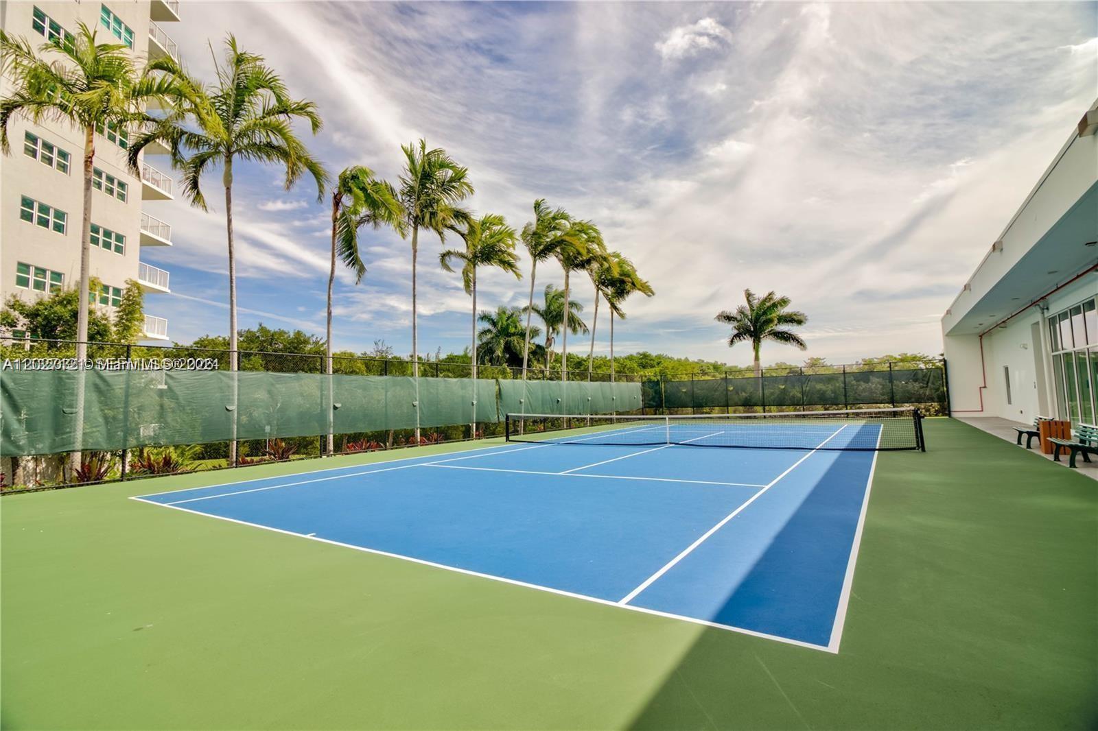 THE OAKS I CONDO - Residential