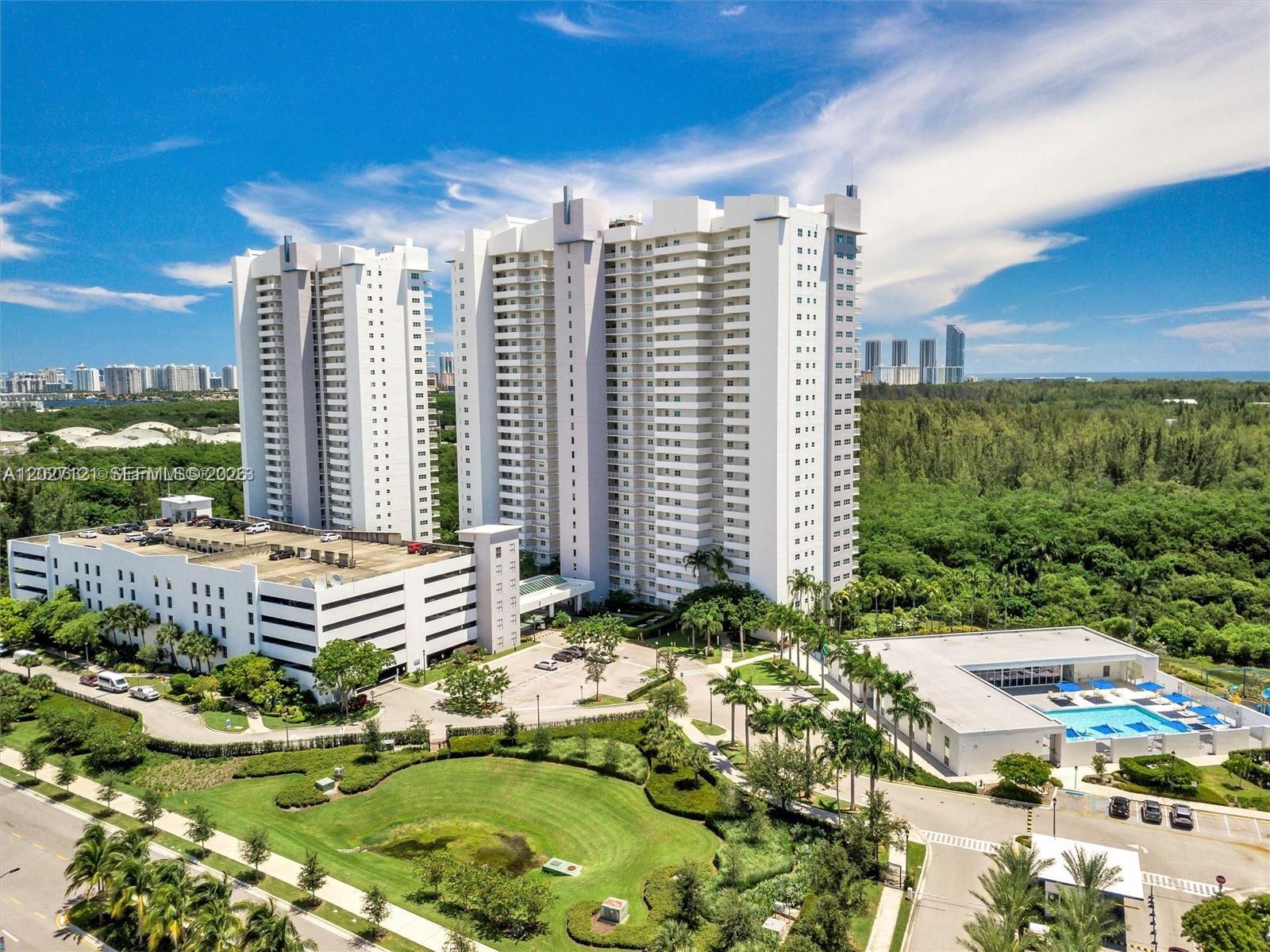 THE OAKS I CONDO - Residential