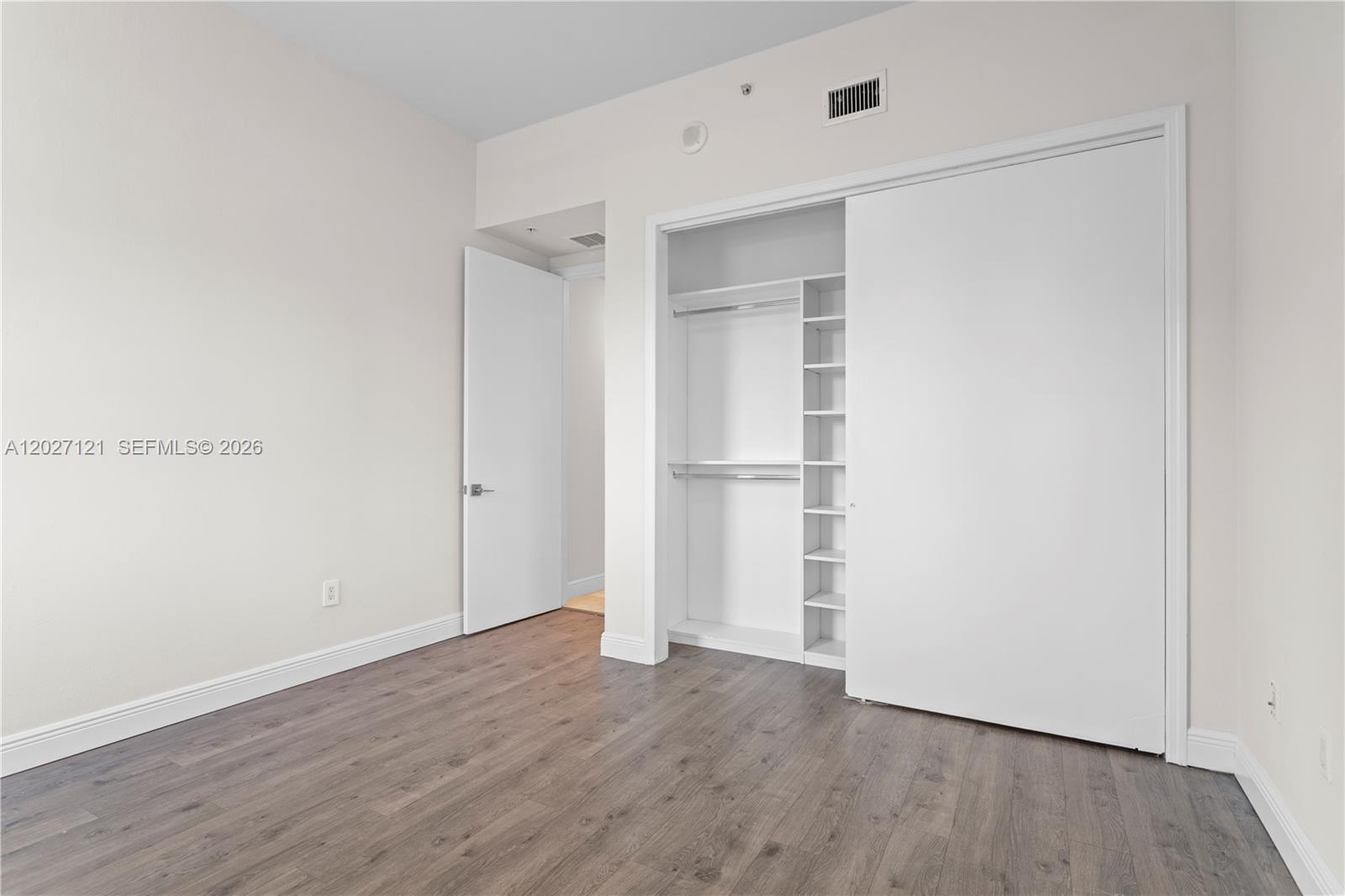 THE OAKS I CONDO - Residential