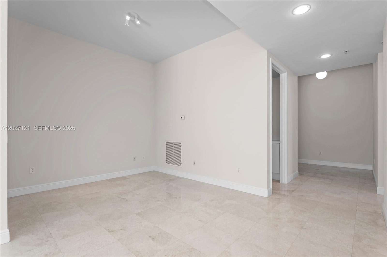 THE OAKS I CONDO - Residential