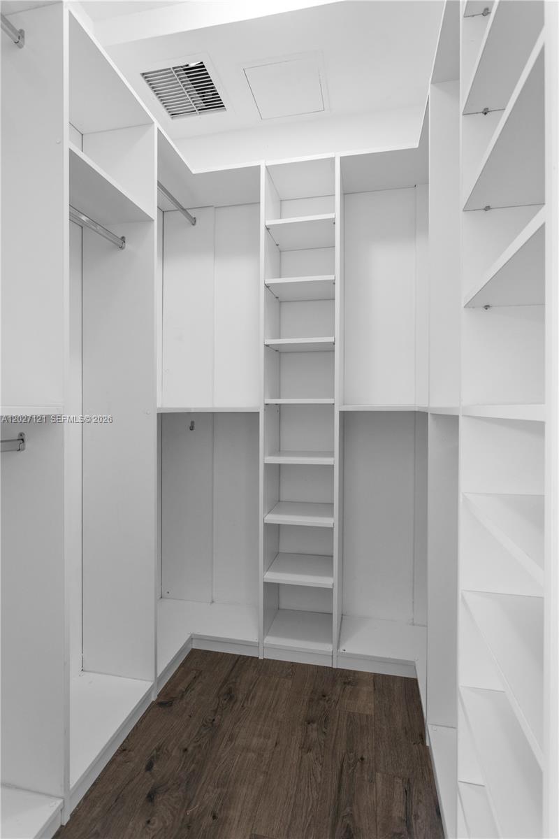 THE OAKS I CONDO - Residential