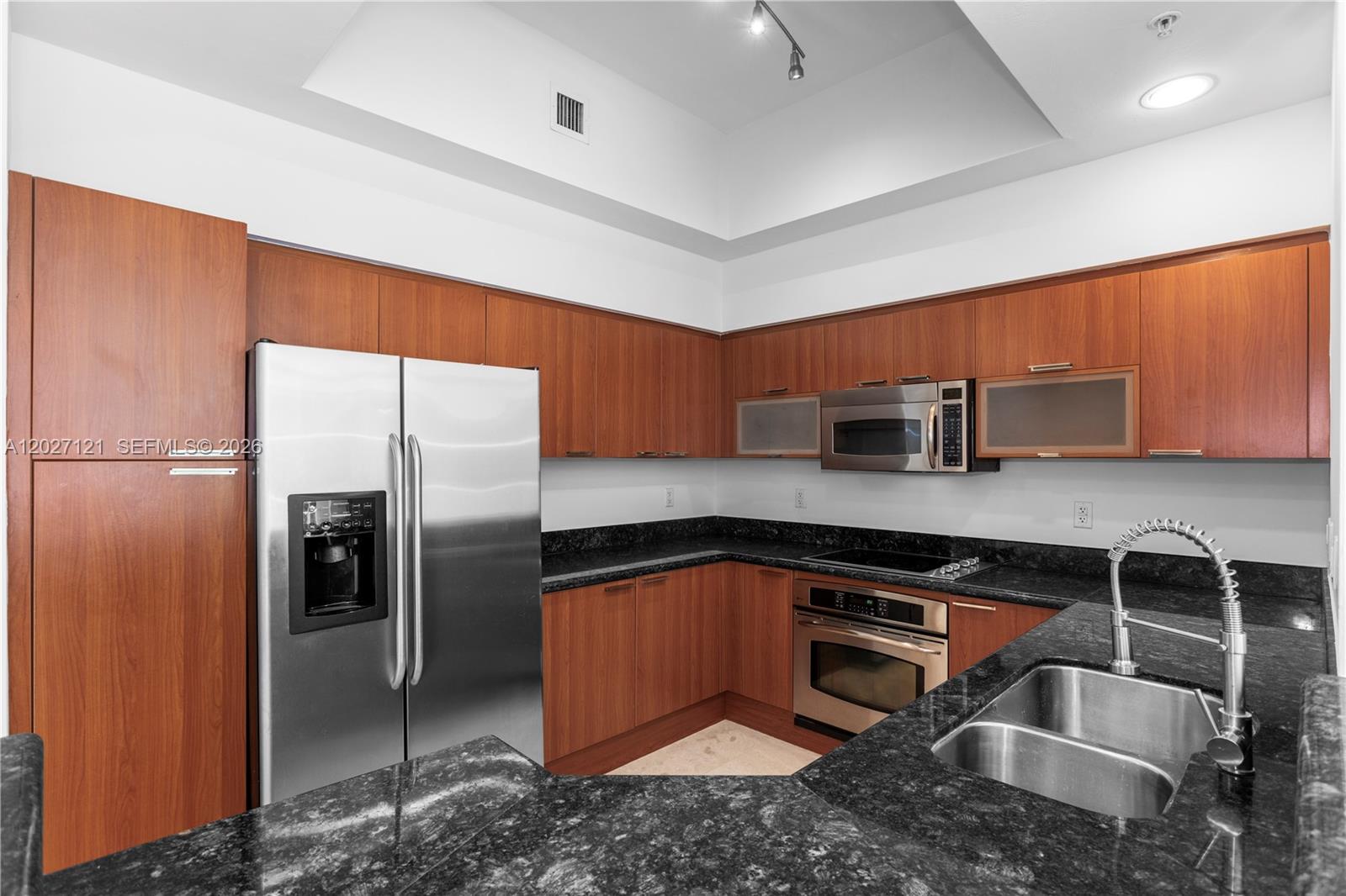THE OAKS I CONDO - Residential