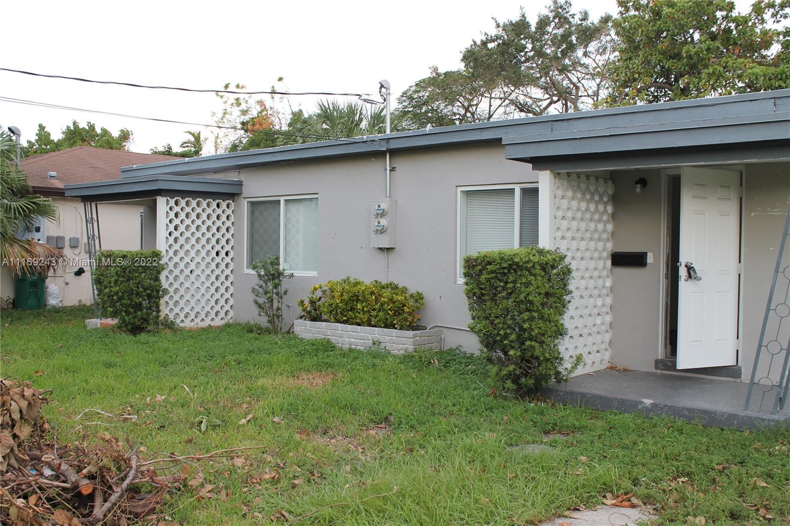 GREAT ONE BEDROOM 1 BATHROOM APARTMENT, WASHER AND DRYER IN UNIT, 2 PARKING SPACES, PRIME LOCATION, CLOSE TO MERRICK PARK, MIRACLE MILE & COCONUT GROVE.