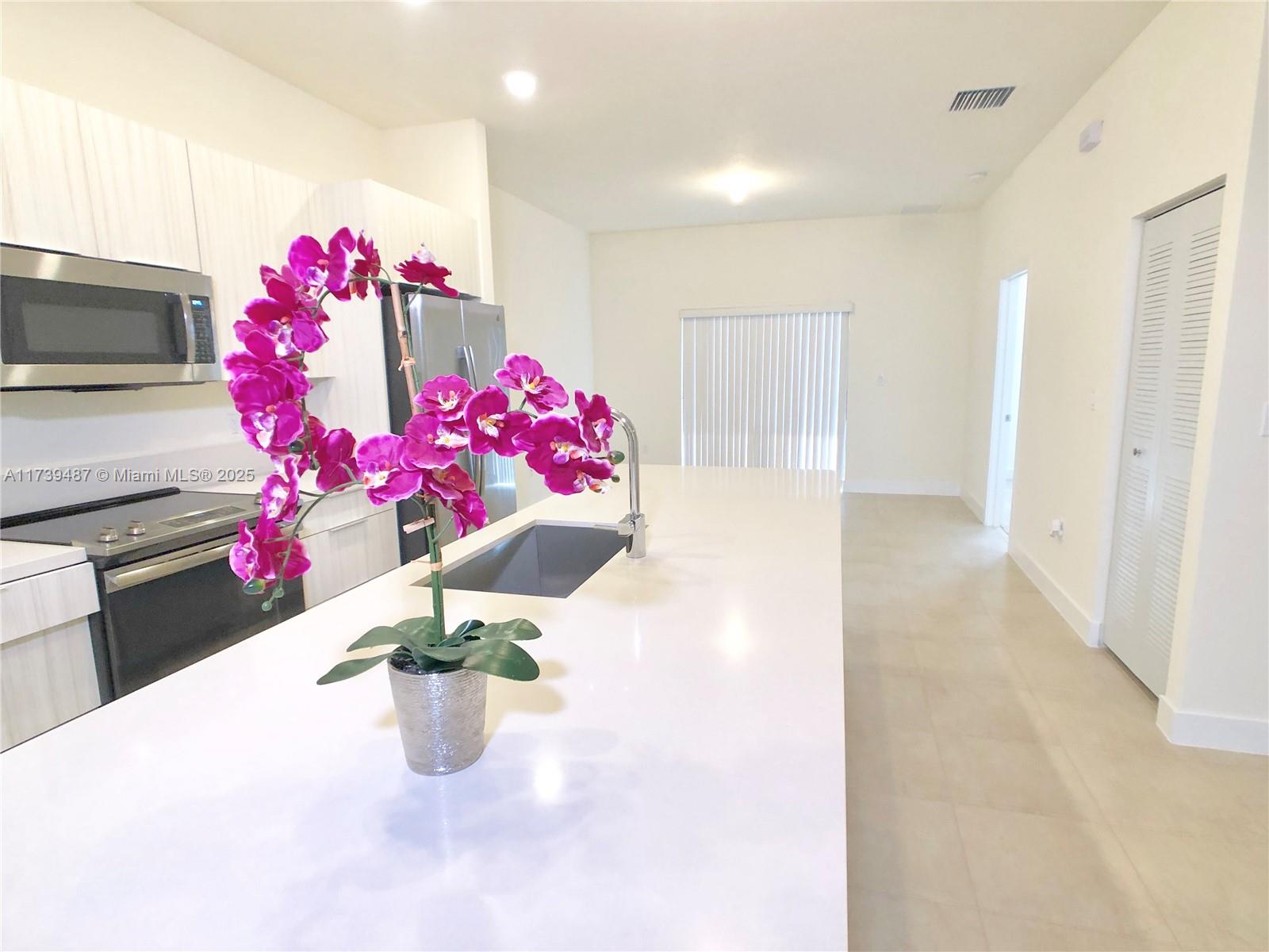 Property for Sale at 7925 Nw 104th Ave 25, Doral, Miami-Dade County, Florida - Bedrooms: 2 
Bathrooms: 2  - $439,000