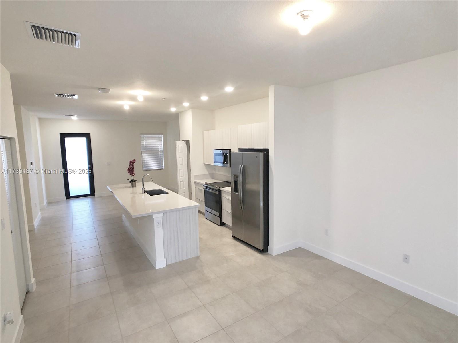 APEX AT PARK CENTRAL COND - Residential