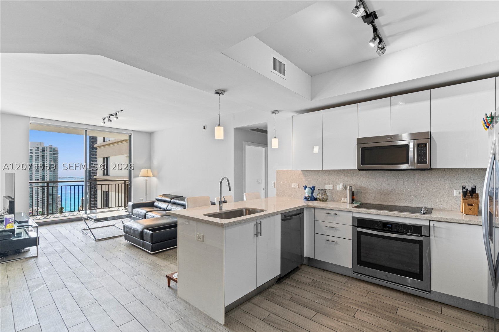 999 SW 1st Ave 3307