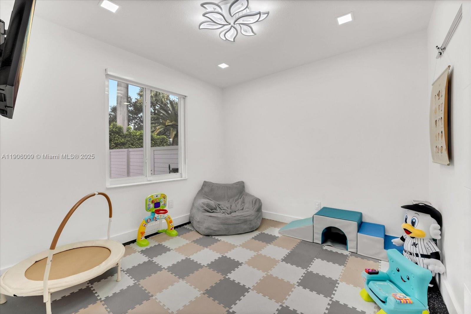 POINCIANA GARDENS - Residential