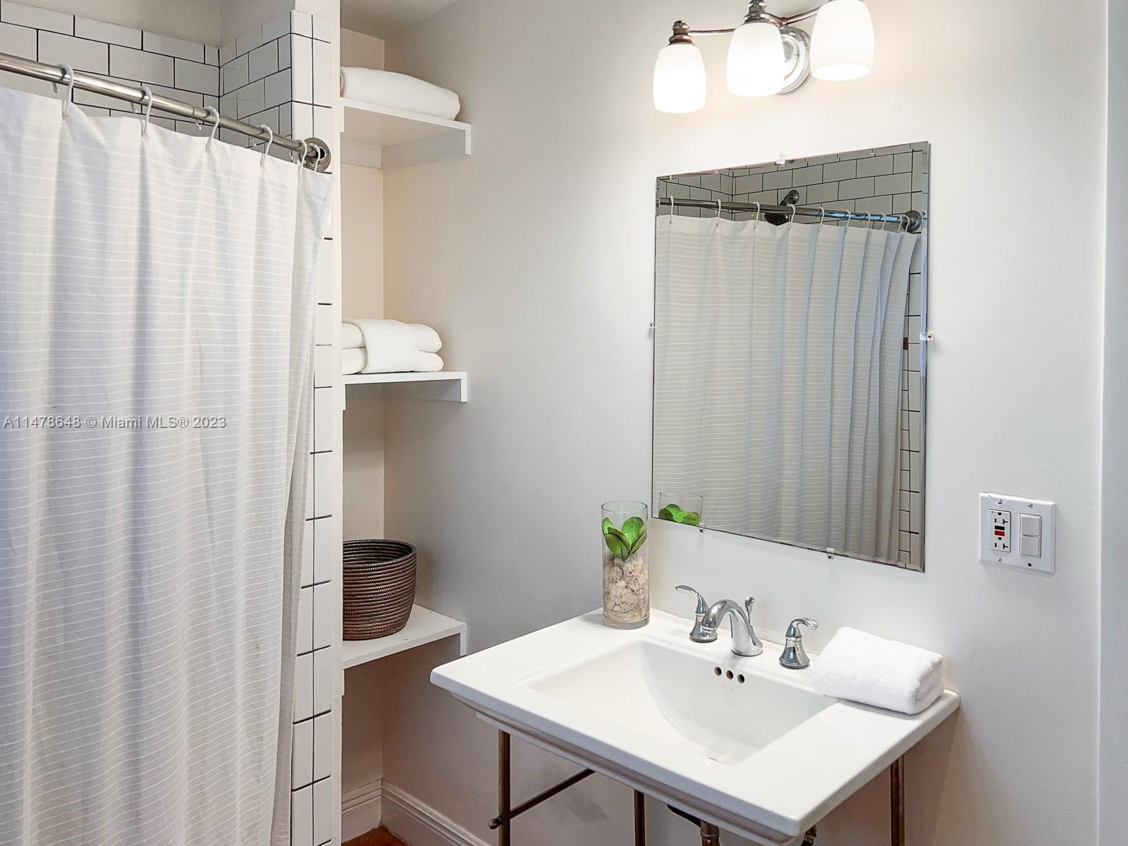 CORAL GABLES RIVIERA SEC - Residential