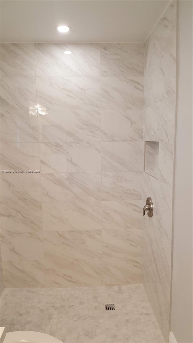 LAUDERDALE WEST CONDO NO - Residential Lease