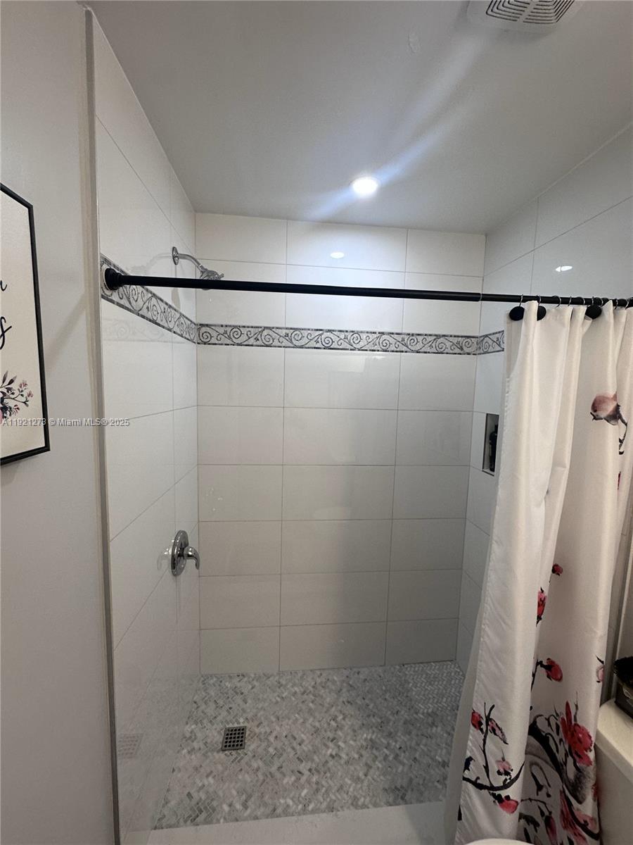 LAUDERDALE WEST CONDO NO - Residential Lease