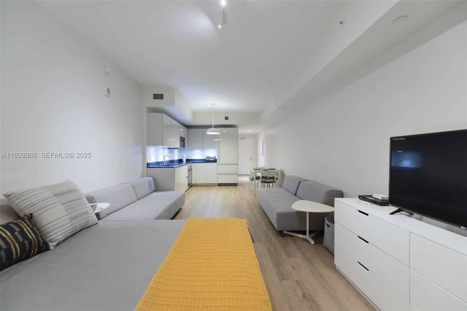 1010 BRICKELL CONDO - Residential Lease