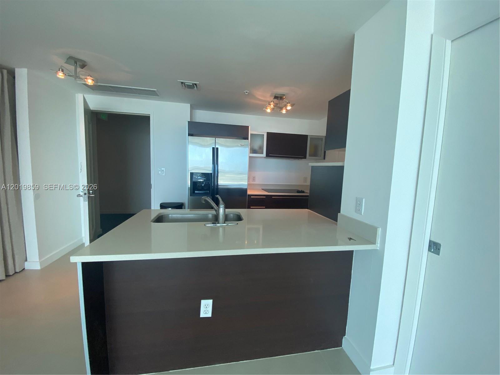 1900 N Bayshore Dr 3216