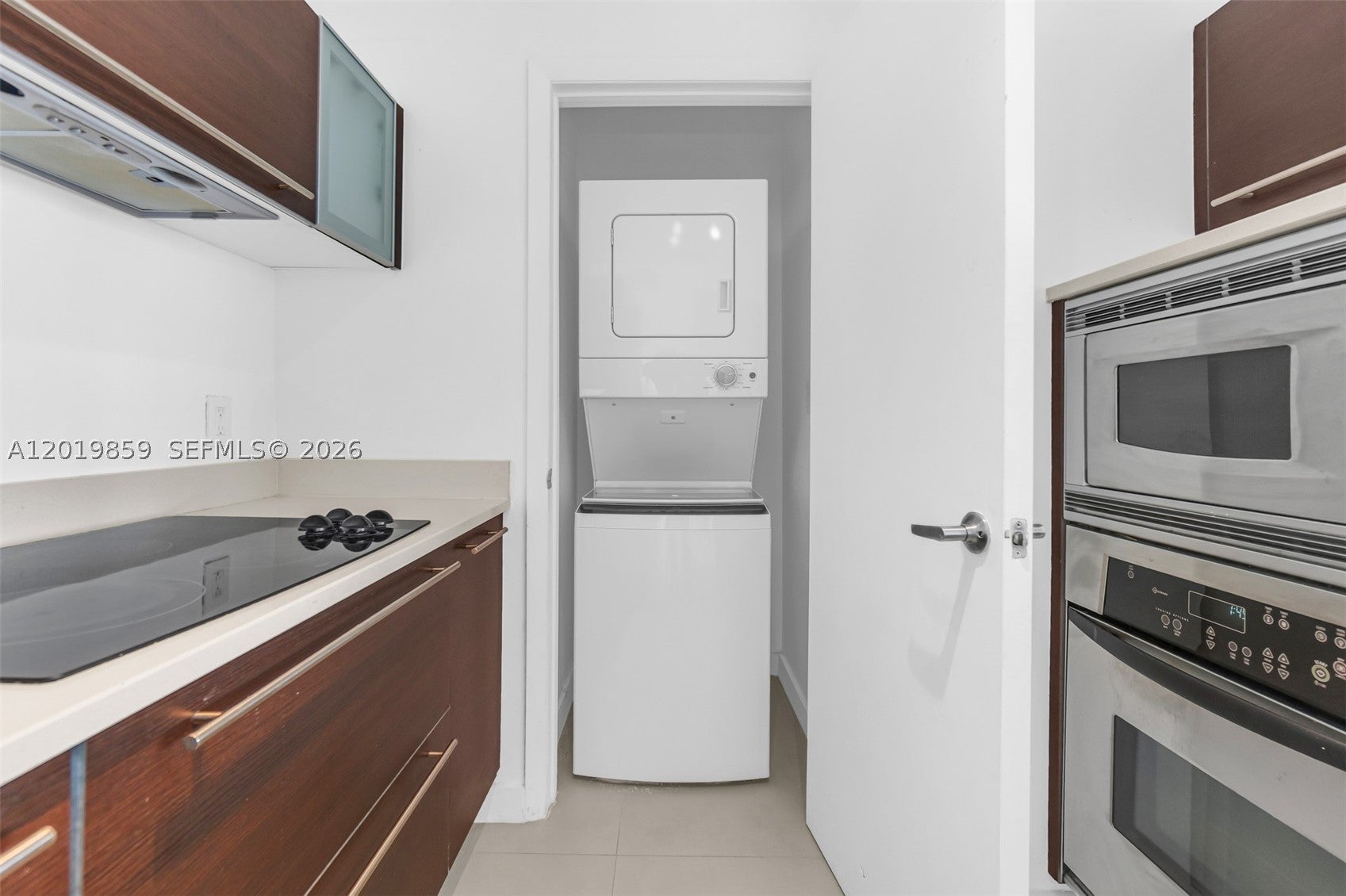 1900 N Bayshore Dr 3216
