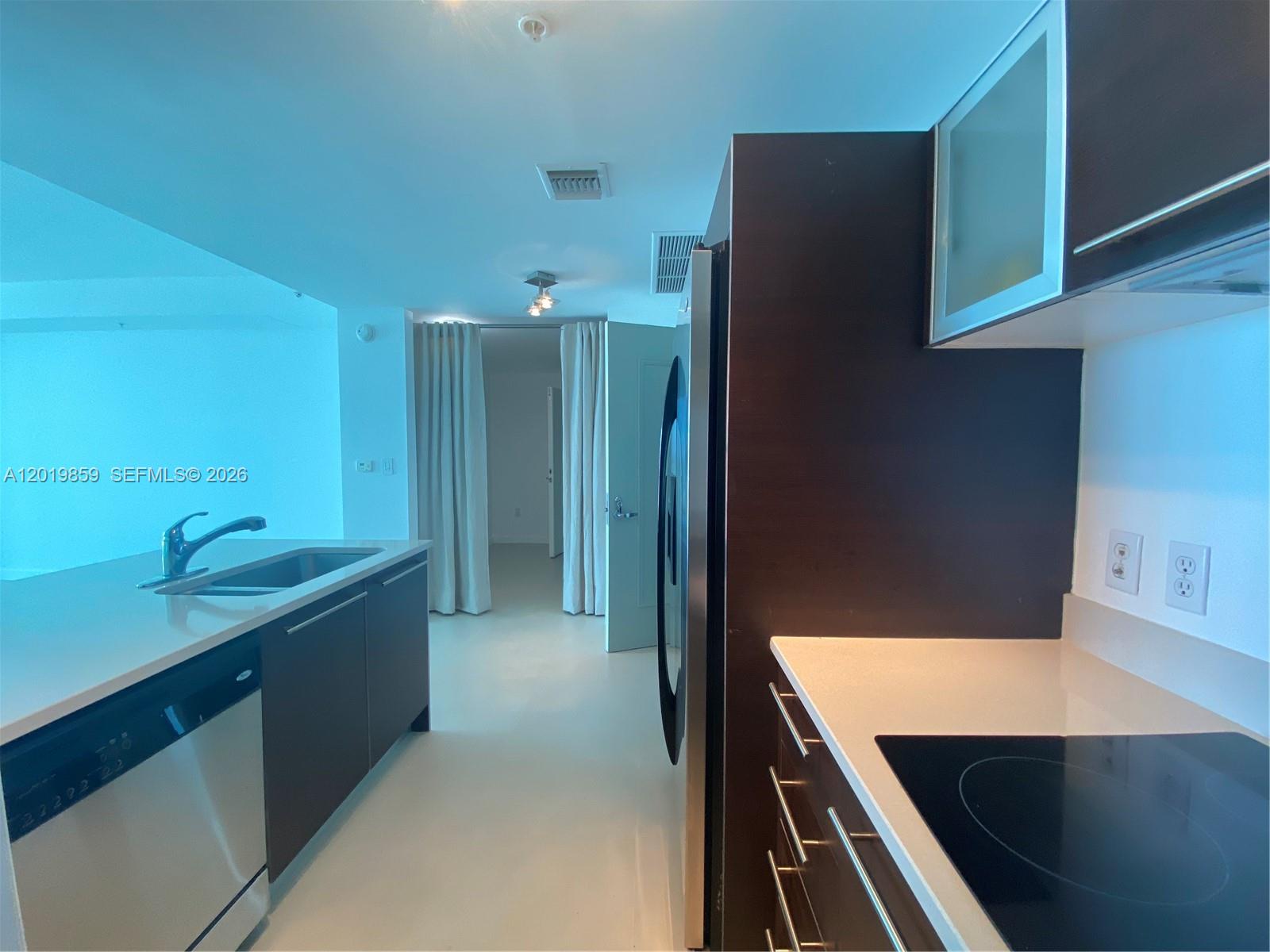 1900 N Bayshore Dr 3216