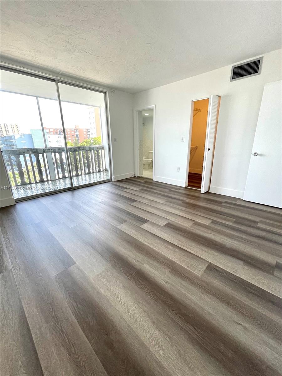 Remodel unit ready to be rent. Great 1/1 for lease at North Miami. Close to Biscayne Blvd, Wholefood, Starbucks and more.