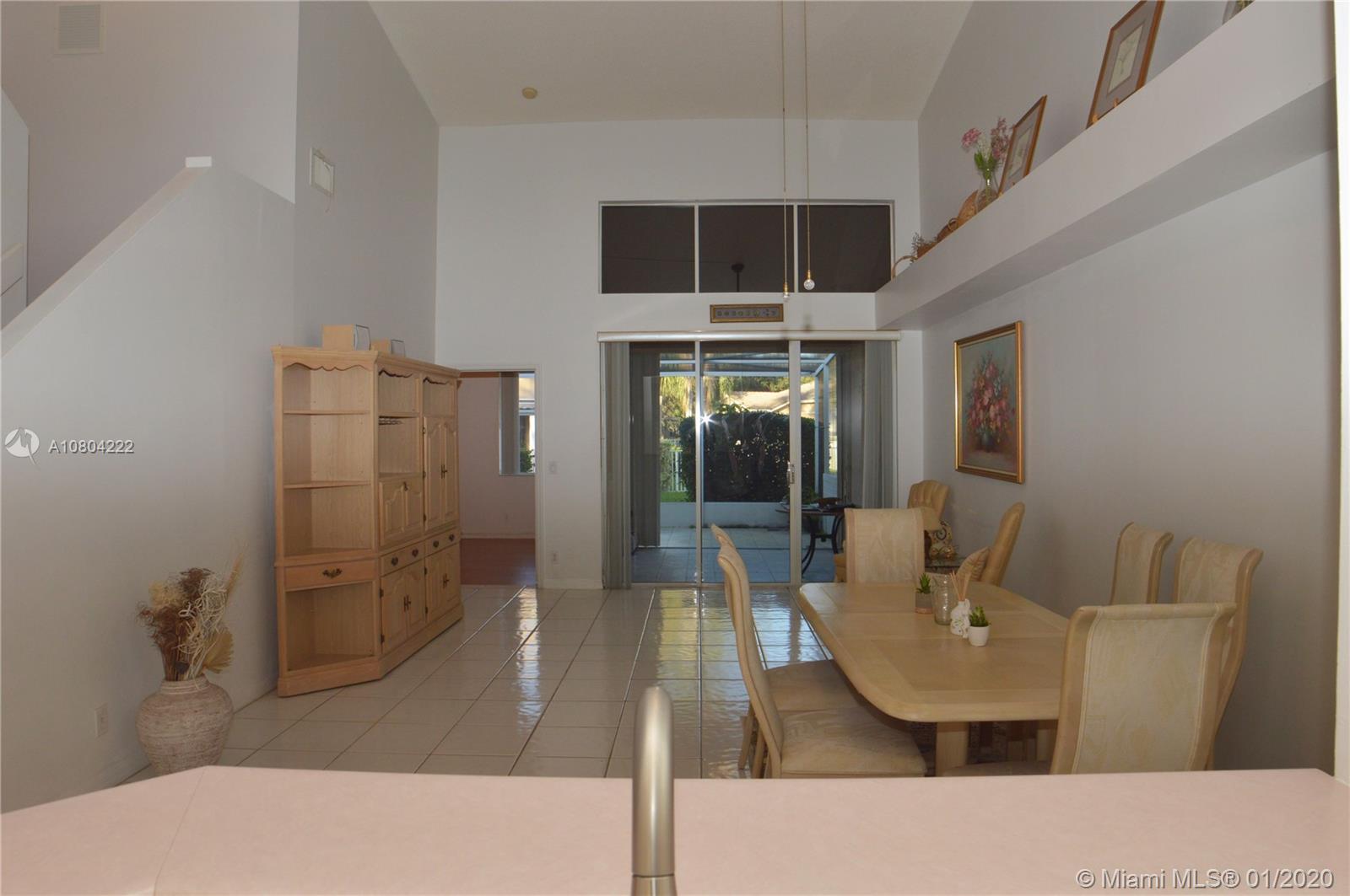 HOLLYWOOD LAKES COUNTRY C - Residential