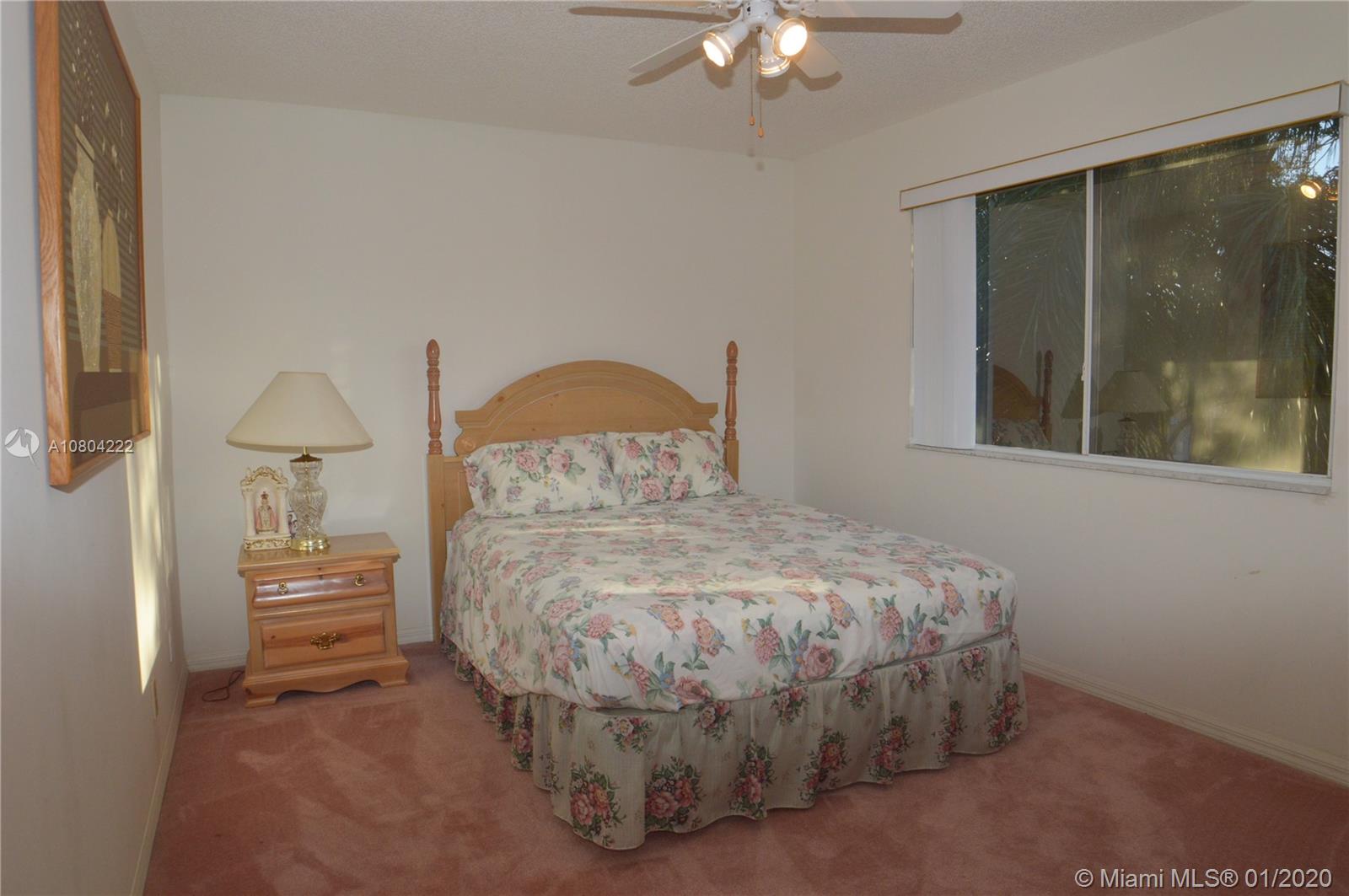 HOLLYWOOD LAKES COUNTRY C - Residential