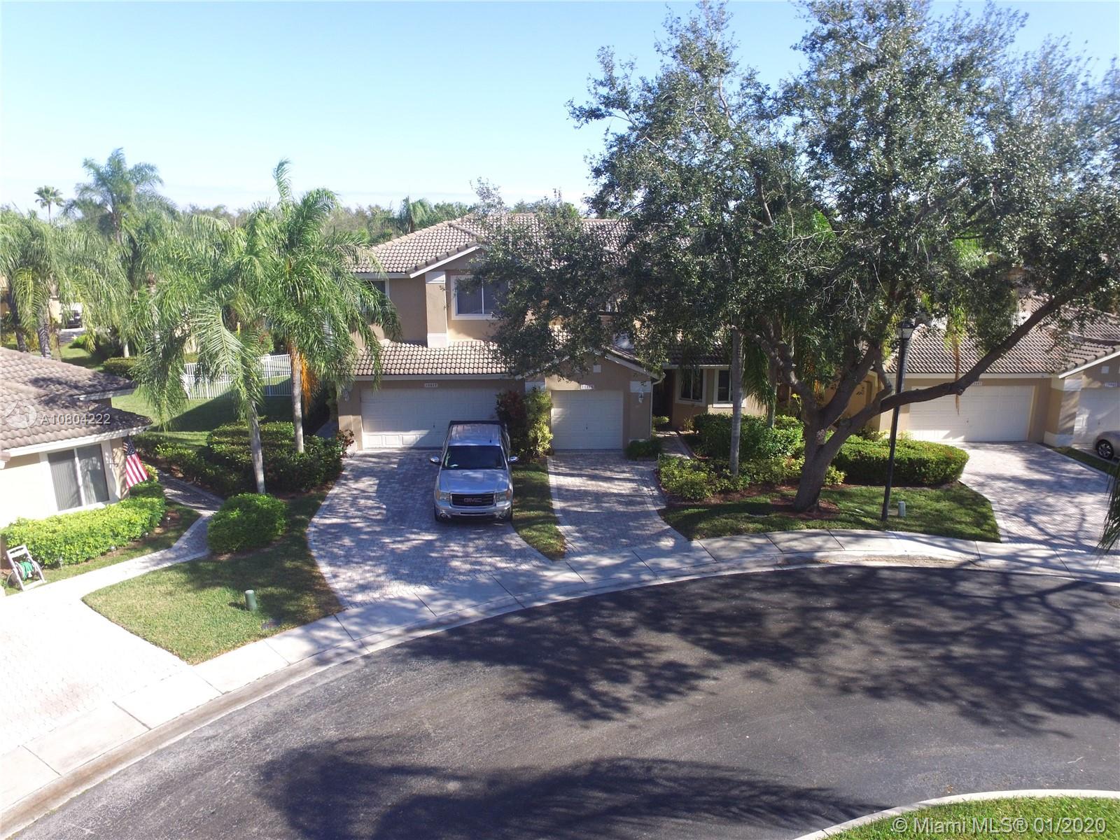 HOLLYWOOD LAKES COUNTRY C - Residential