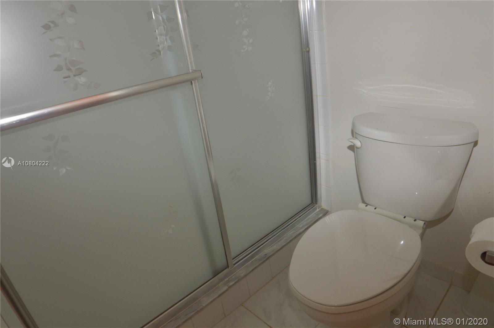 HOLLYWOOD LAKES COUNTRY C - Residential