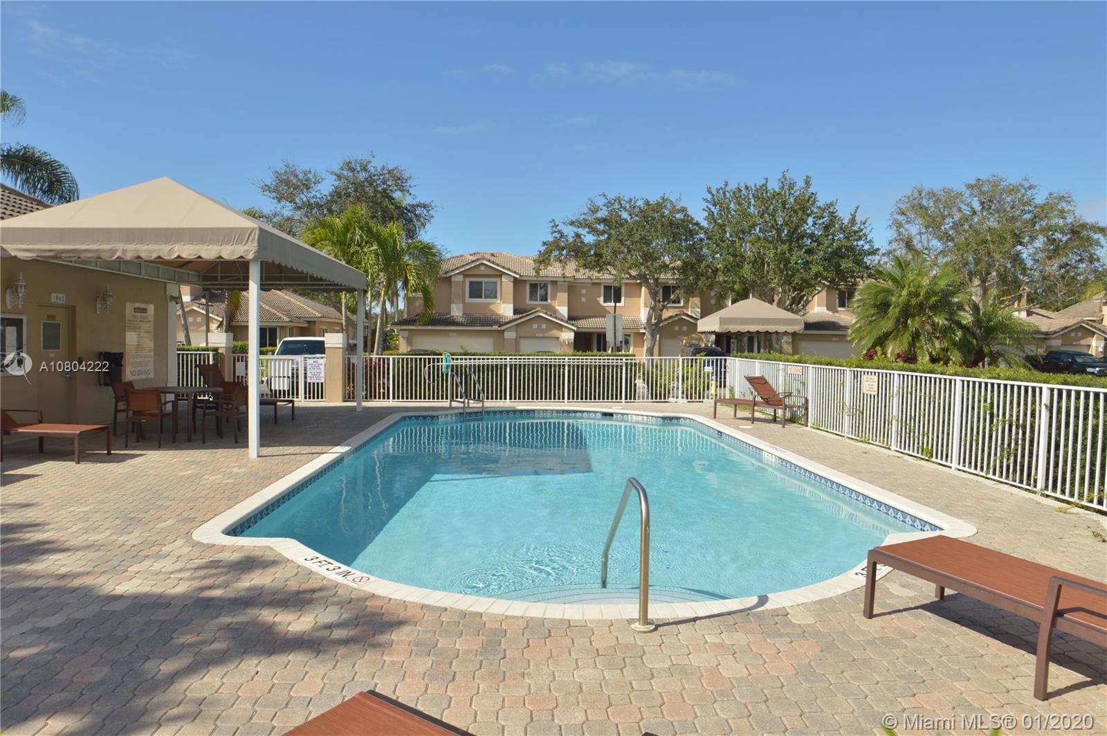 HOLLYWOOD LAKES COUNTRY C - Residential