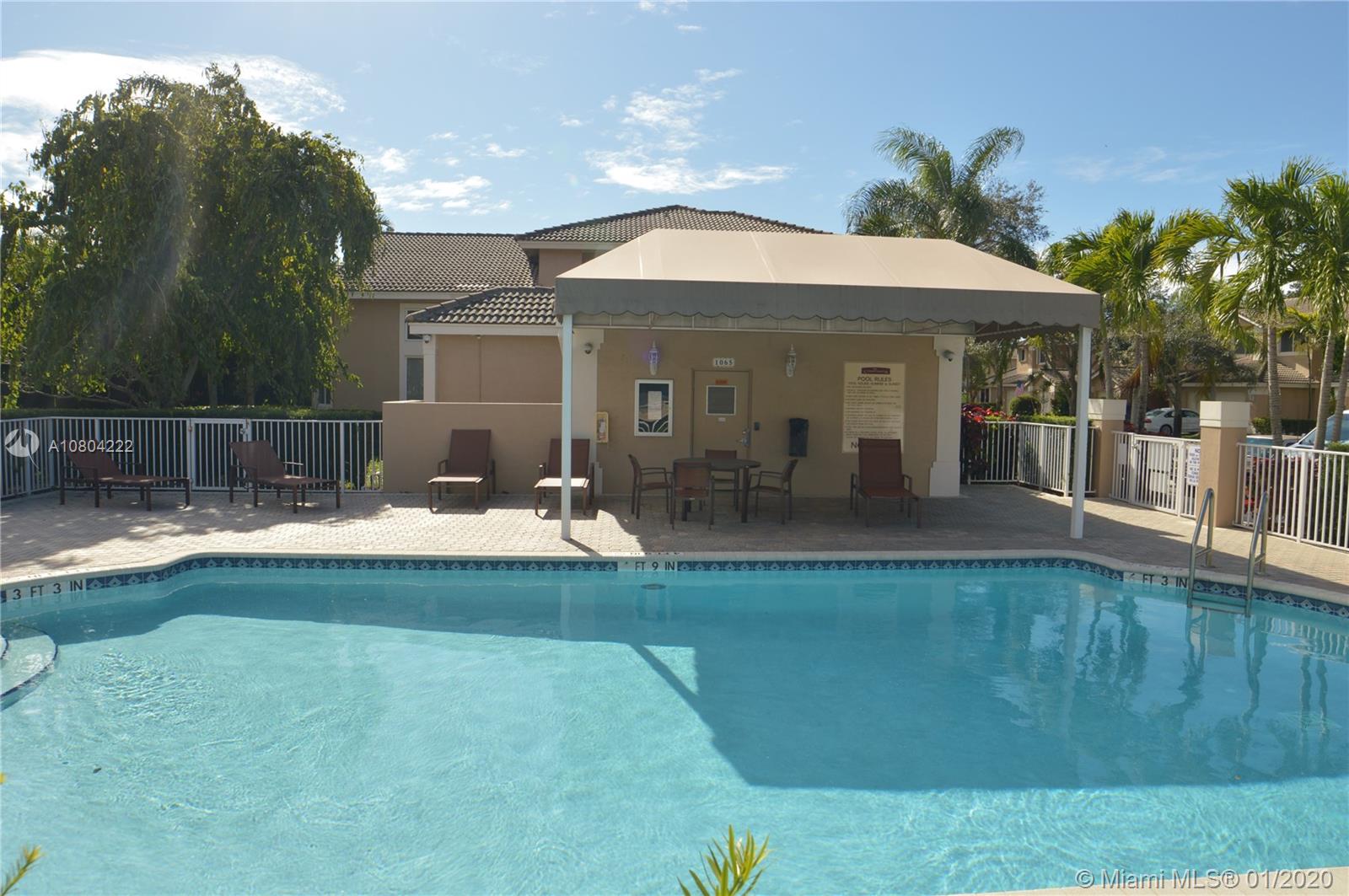 HOLLYWOOD LAKES COUNTRY C - Residential