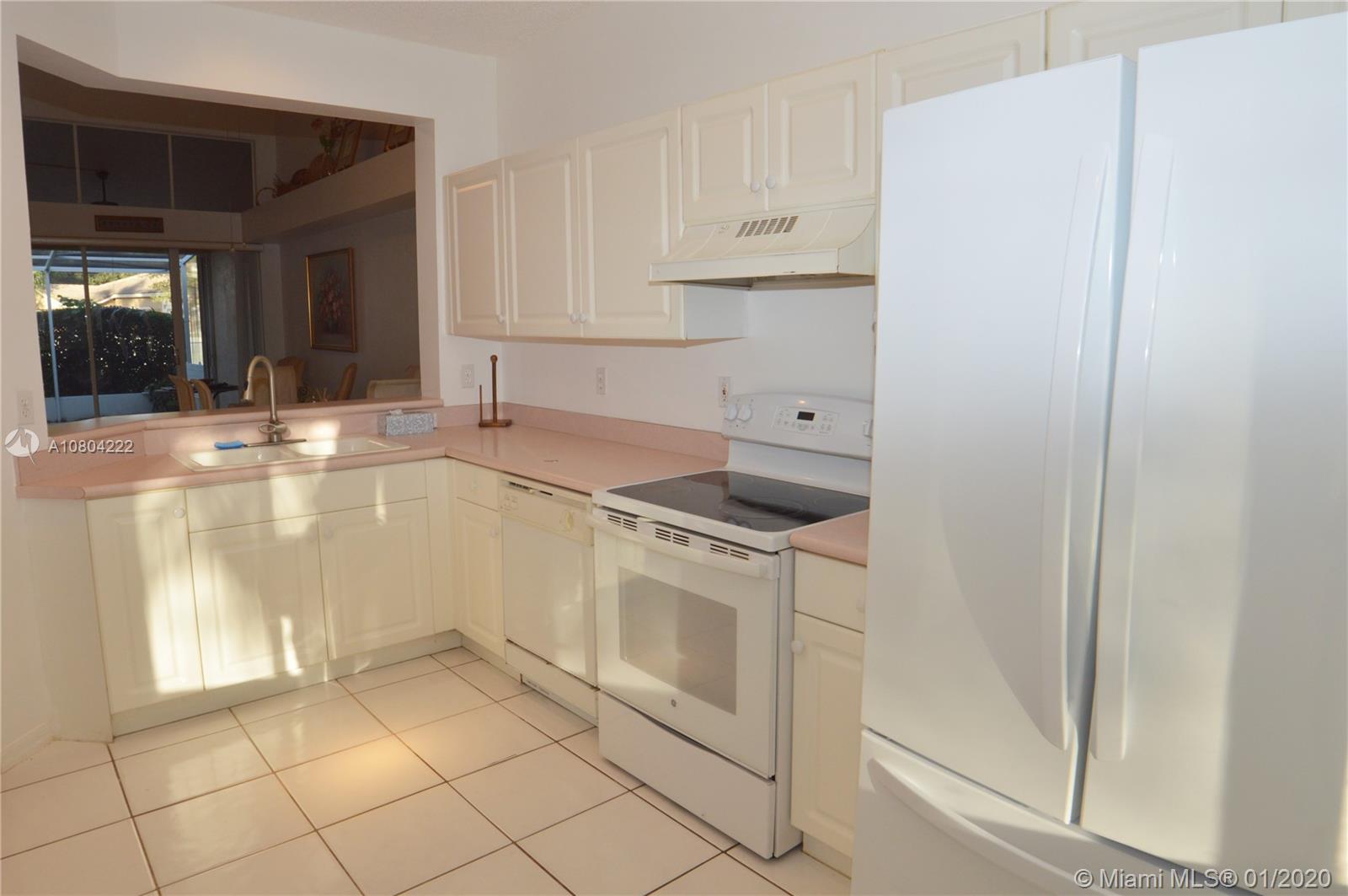 HOLLYWOOD LAKES COUNTRY C - Residential