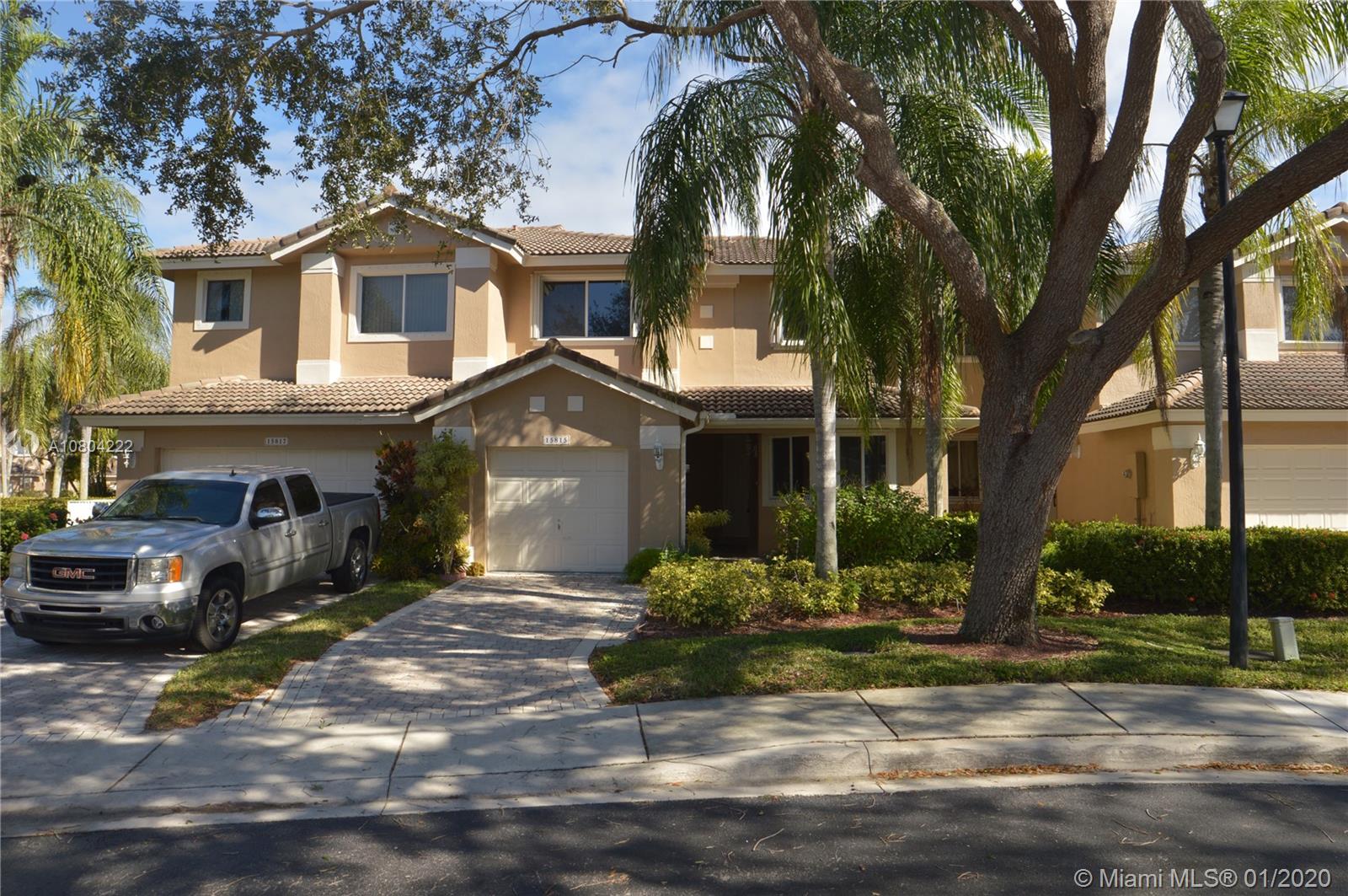 HOLLYWOOD LAKES COUNTRY C - Residential