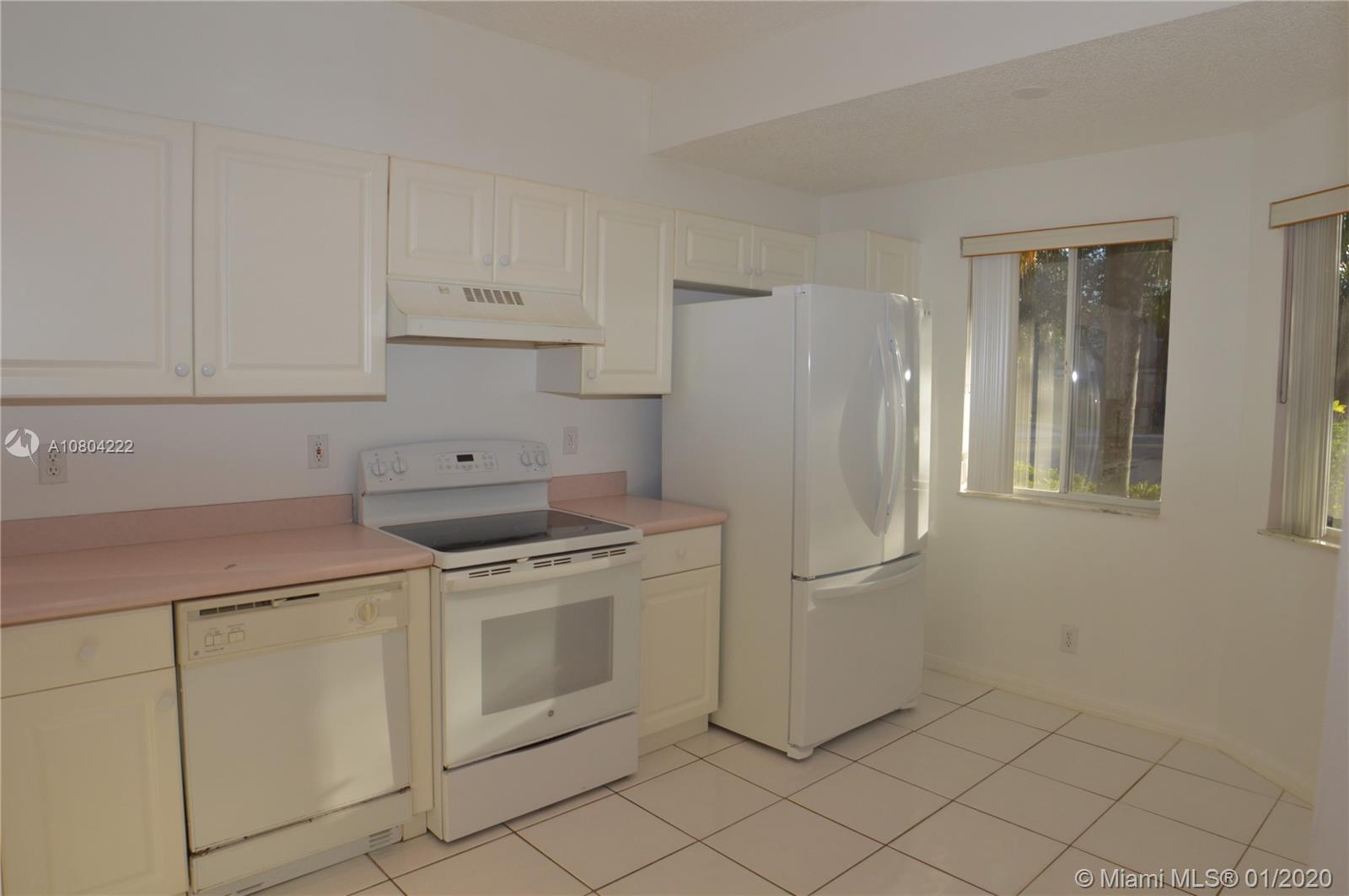 HOLLYWOOD LAKES COUNTRY C - Residential