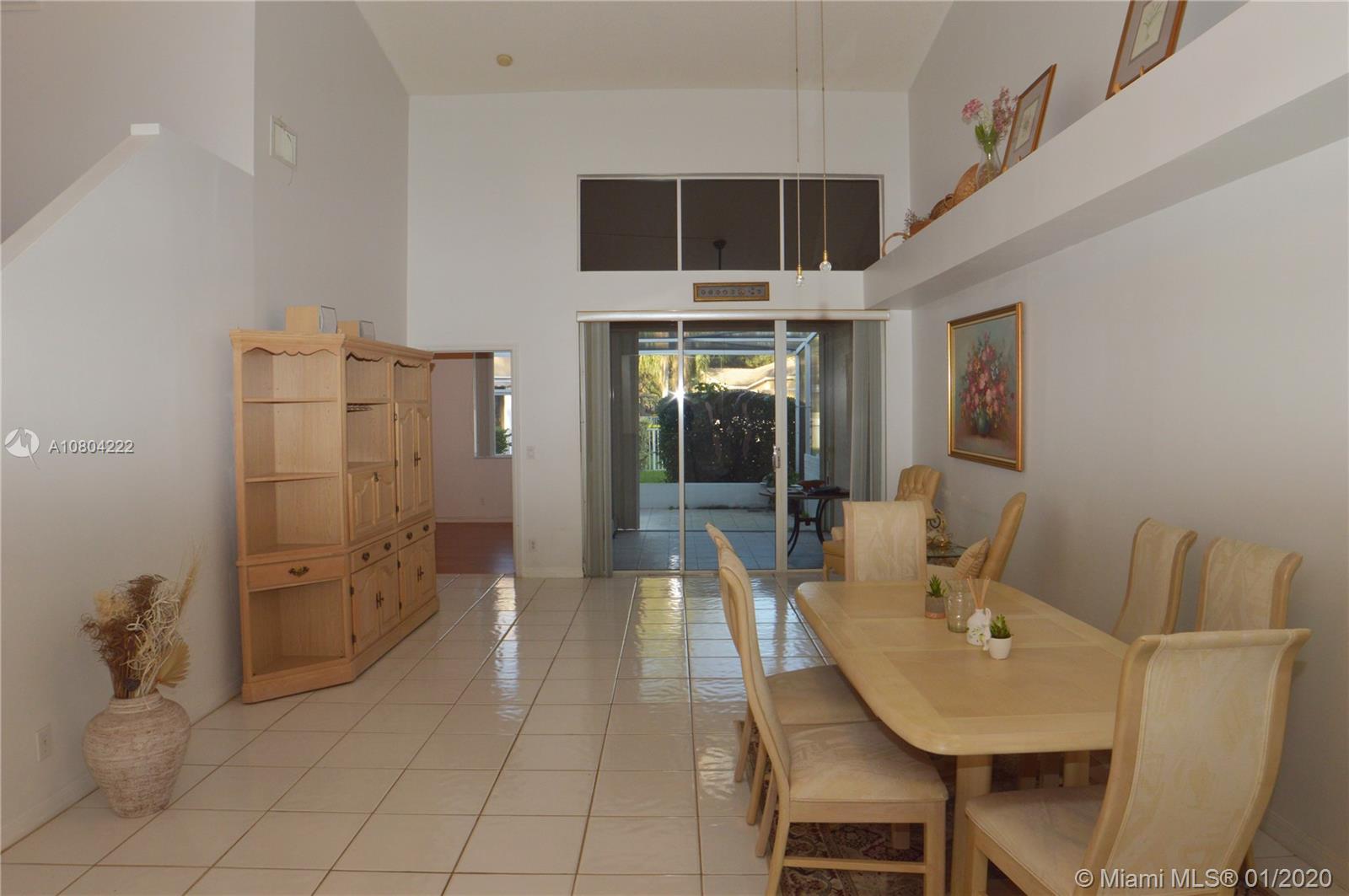 HOLLYWOOD LAKES COUNTRY C - Residential