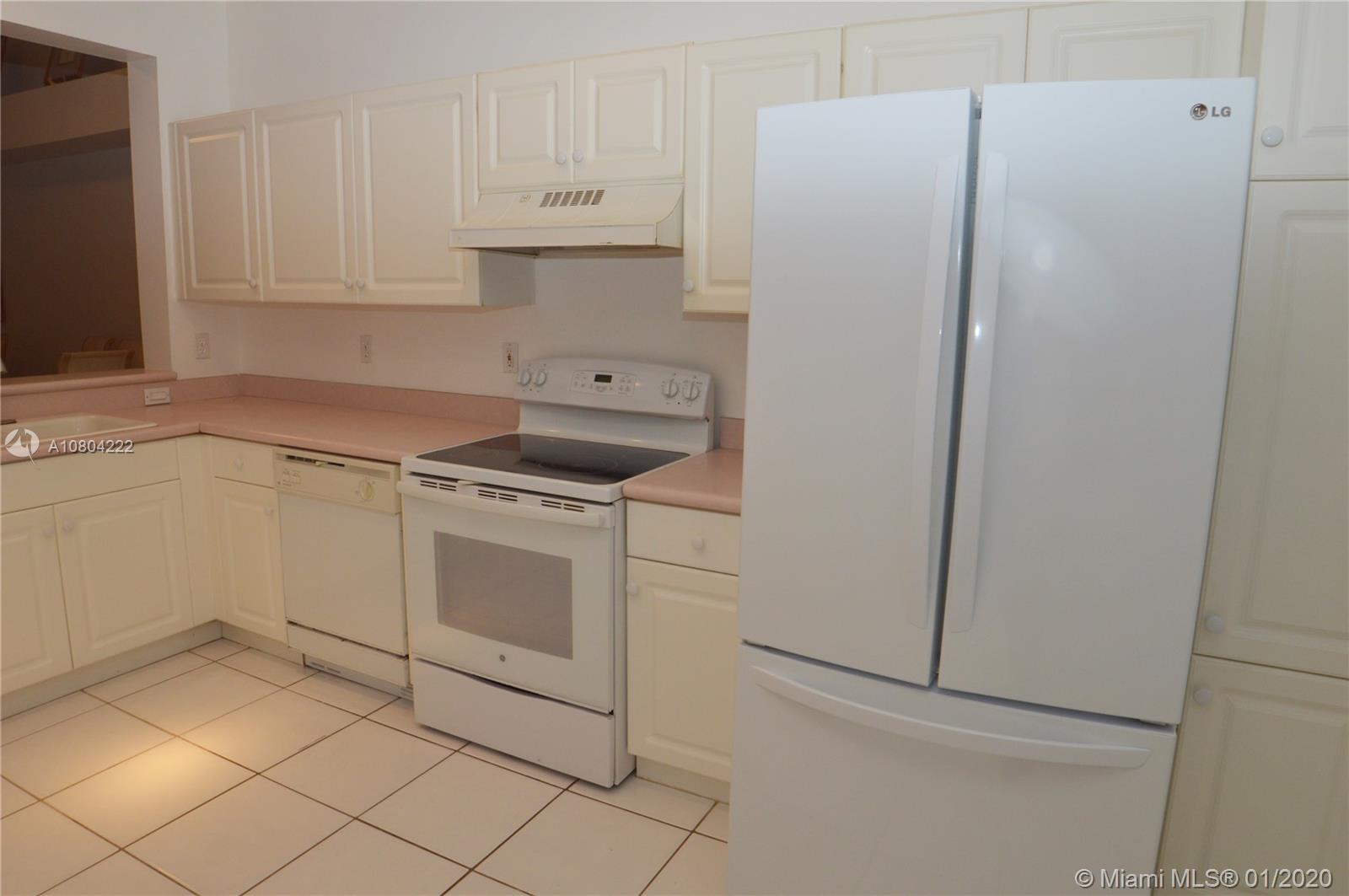 HOLLYWOOD LAKES COUNTRY C - Residential