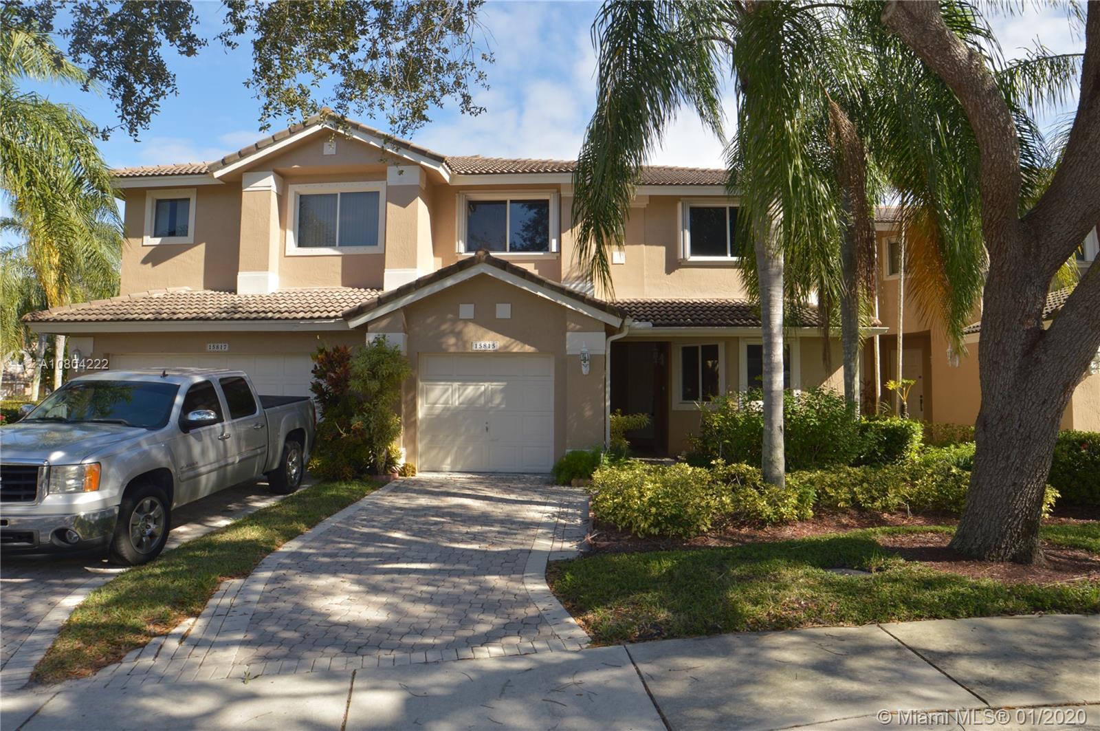 HOLLYWOOD LAKES COUNTRY C - Residential