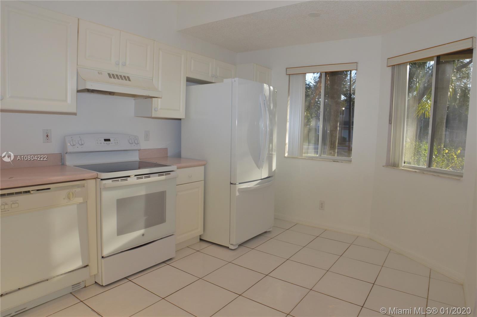 HOLLYWOOD LAKES COUNTRY C - Residential