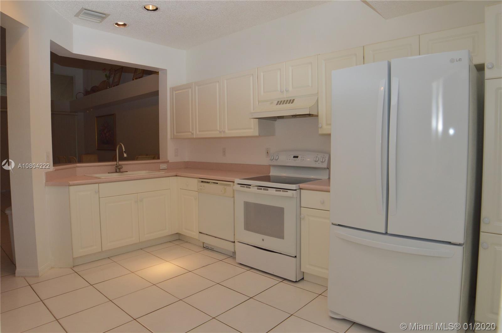 HOLLYWOOD LAKES COUNTRY C - Residential