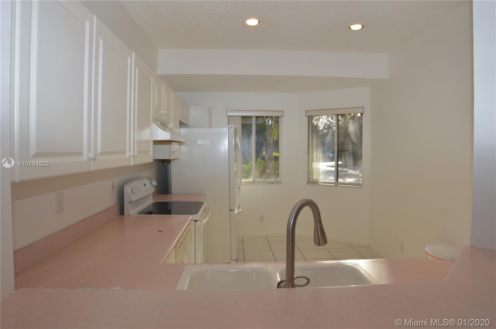 HOLLYWOOD LAKES COUNTRY C - Residential