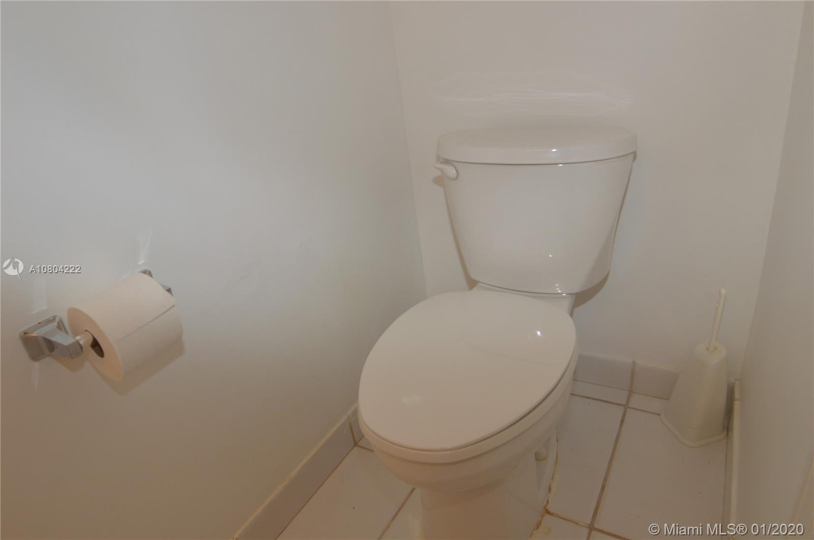 HOLLYWOOD LAKES COUNTRY C - Residential