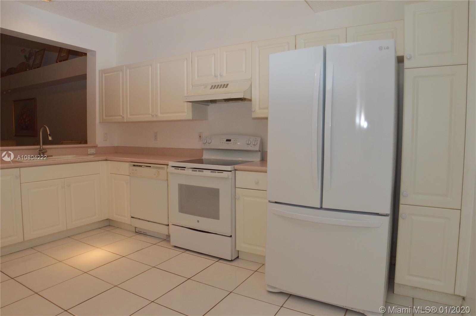 HOLLYWOOD LAKES COUNTRY C - Residential