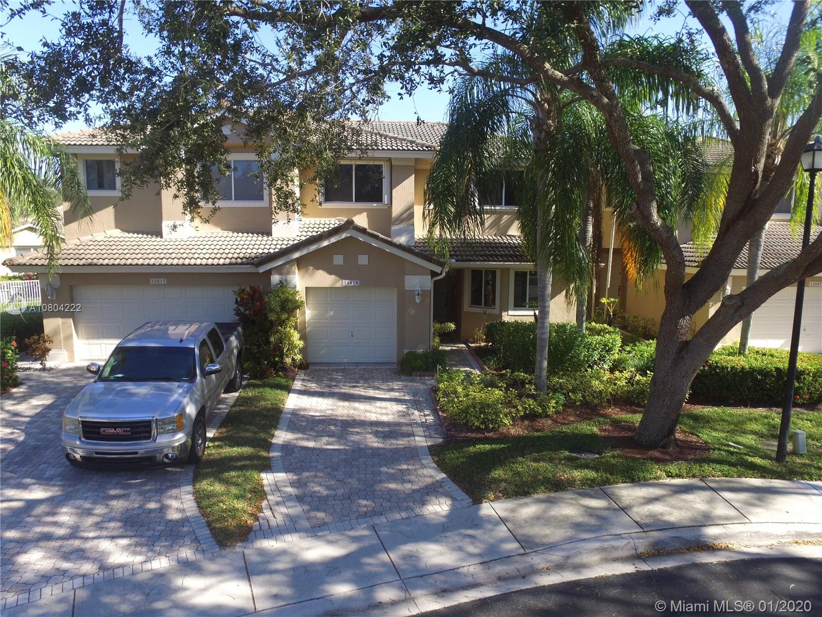 HOLLYWOOD LAKES COUNTRY C - Residential