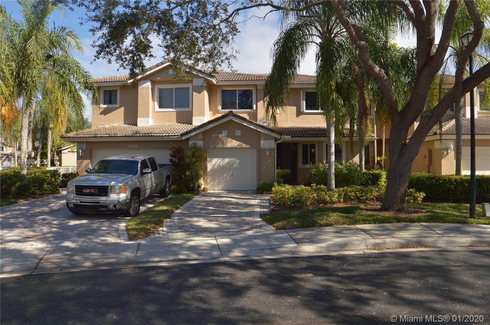 HOLLYWOOD LAKES COUNTRY C - Residential