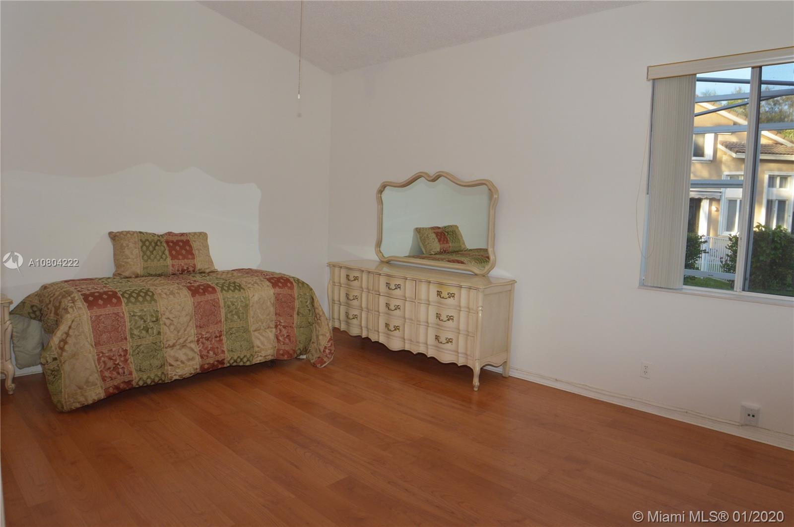 HOLLYWOOD LAKES COUNTRY C - Residential