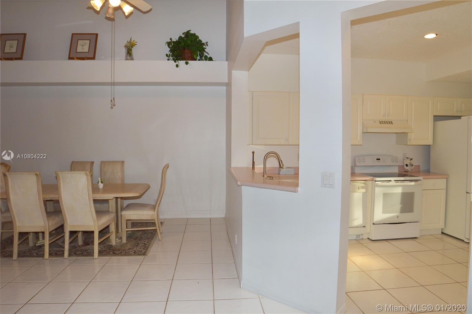 HOLLYWOOD LAKES COUNTRY C - Residential