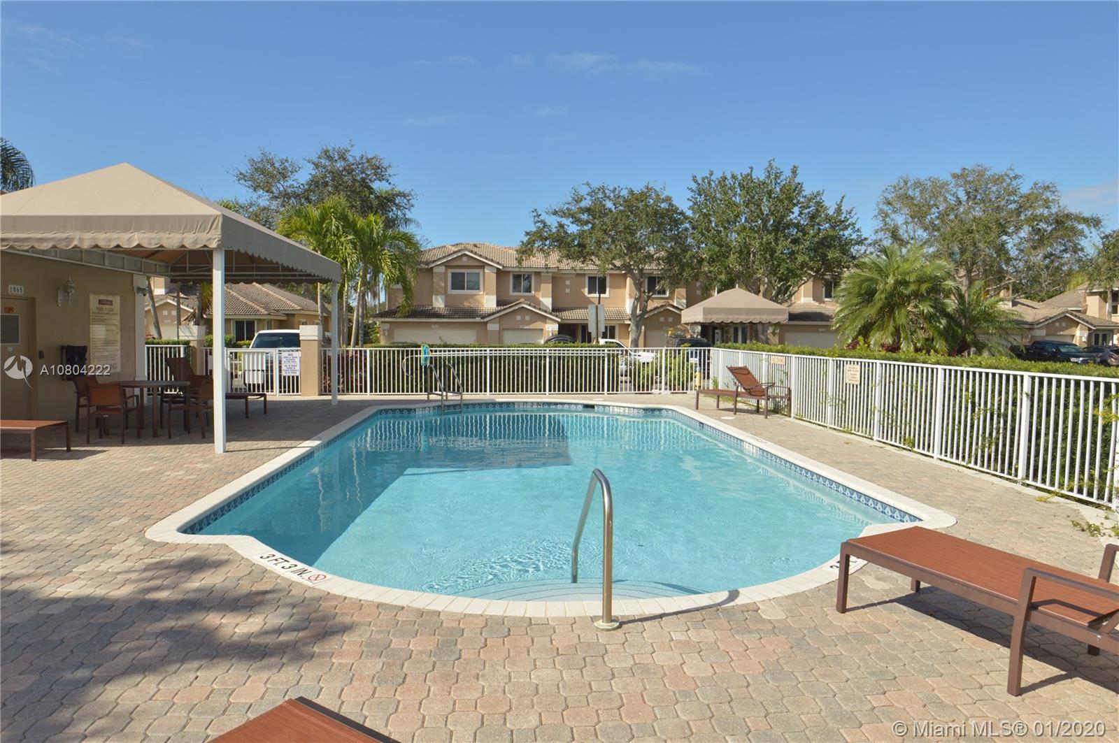 HOLLYWOOD LAKES COUNTRY C - Residential