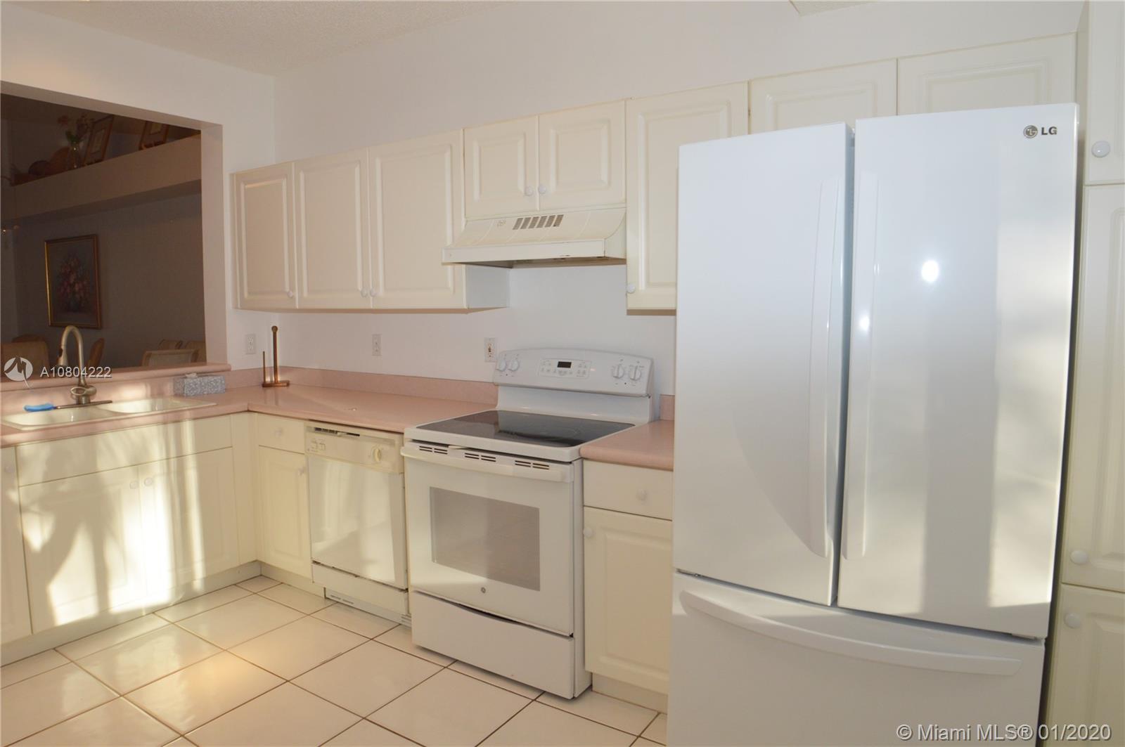 HOLLYWOOD LAKES COUNTRY C - Residential