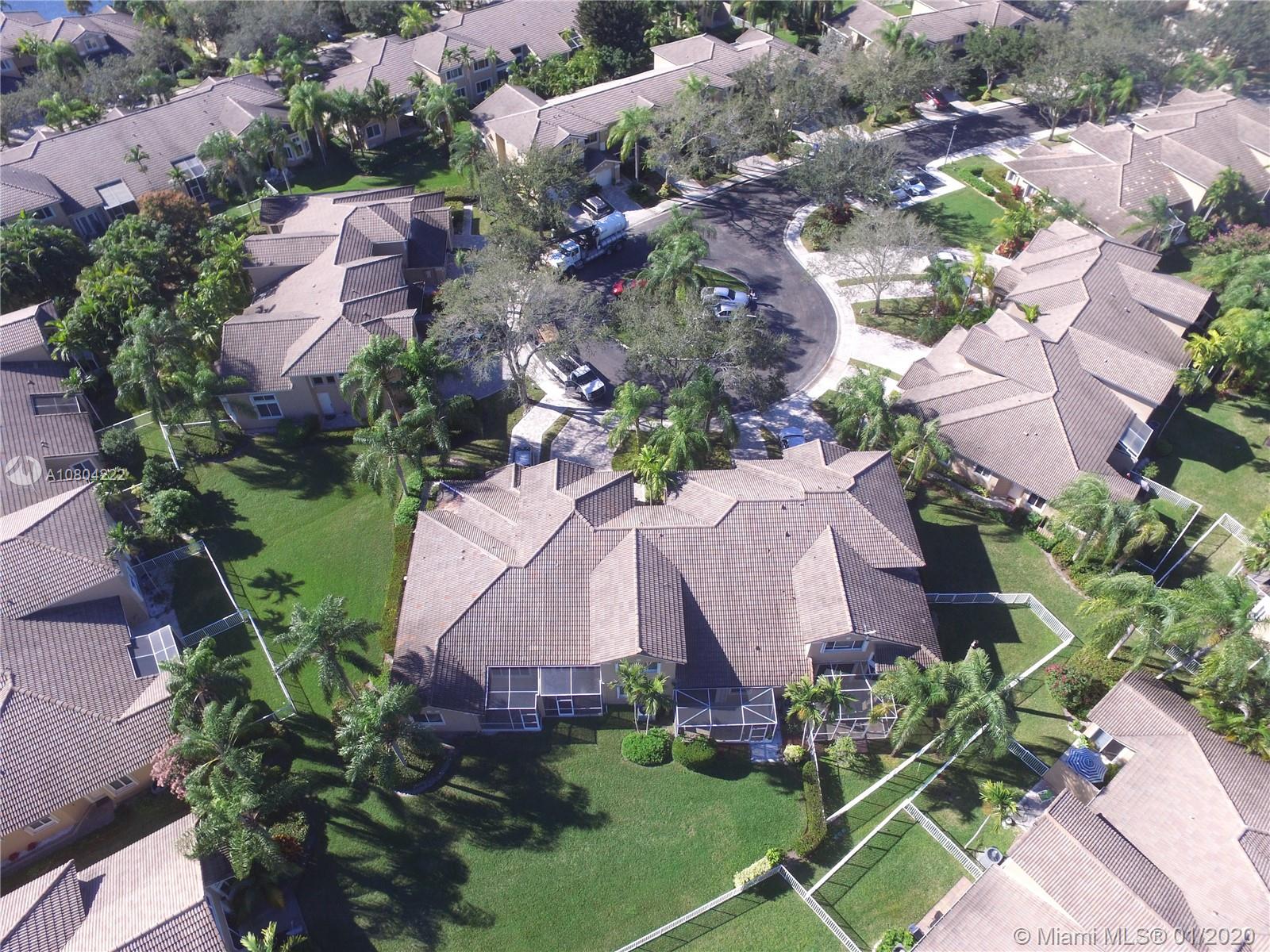 HOLLYWOOD LAKES COUNTRY C - Residential