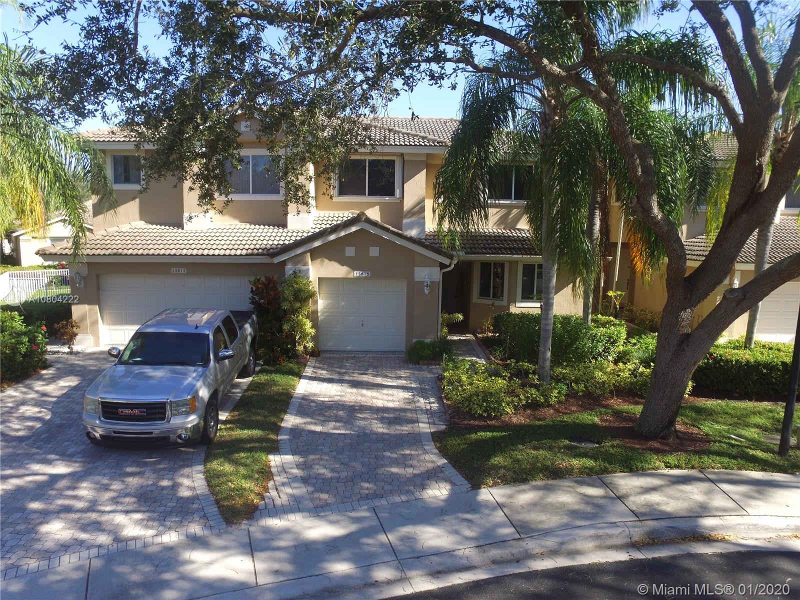 HOLLYWOOD LAKES COUNTRY C - Residential