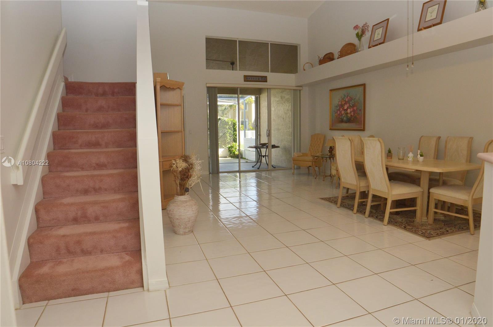 HOLLYWOOD LAKES COUNTRY C - Residential